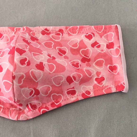 Face Mask 3 Layer Pink Hearts -adjustable ear loop - Picture 5 of 8